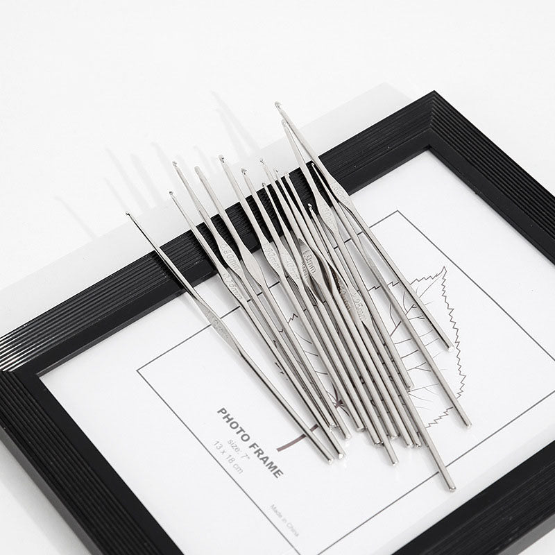 Metal Crochet Hooks Set for Lace Weaving (Size 0.5-1.9mm)
